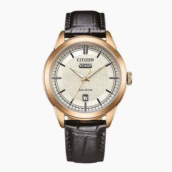 AW0153-04A - Klassische Citizen Herrenuhr mit goldenem Gehäuse, beigem Zifferblatt und schwarzem Lederarmband.